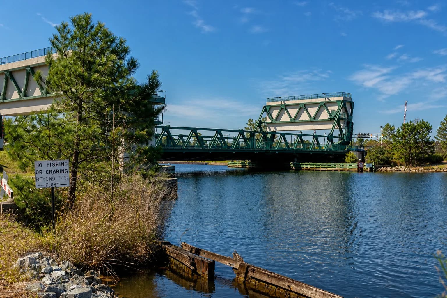Homes near the water in Great Bridge, Chesapeake