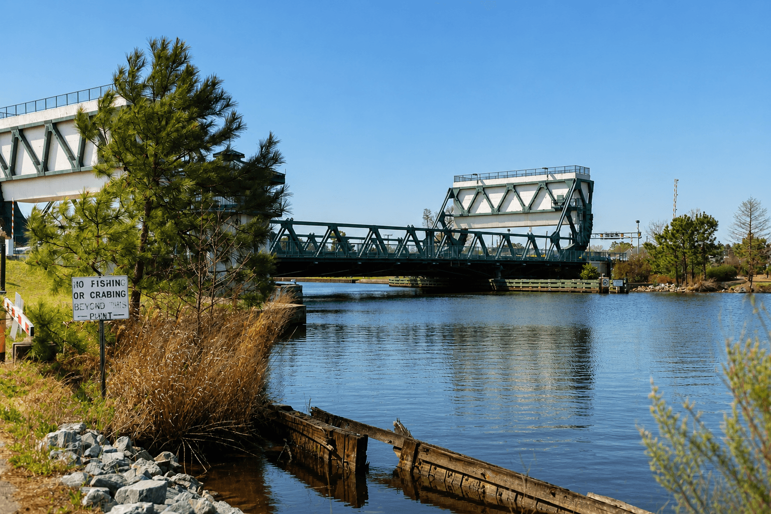 Waterfront homes along the Elizabeth River in Great Bridge, Chesapeake